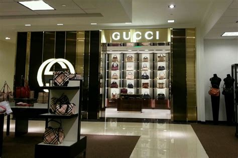 nearest gucci outlet